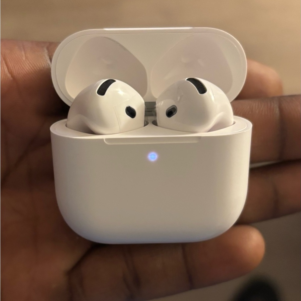 Apple AirPods 4 in White